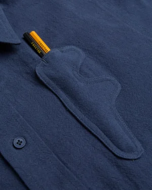 MEMO_SHIRT_NAVY_DETAIL.webp