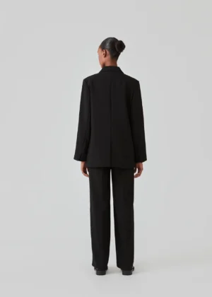 Modstrom_Gale_Blazer_Black_Web_Model_Back_1285x1800-2.webp