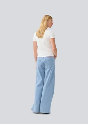 Modstrom_Isoldemd_Solid_Pants_Light_Blue_Wash_Web_Model_Back_x1500-1.webp