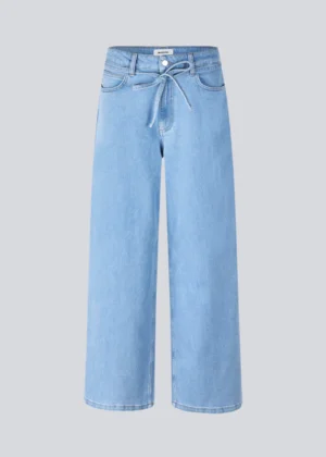 Modstrom_Isoldemd_Solid_Pants_Light_Blue_Wash_Web_Pack_Front_x1500-5.webp